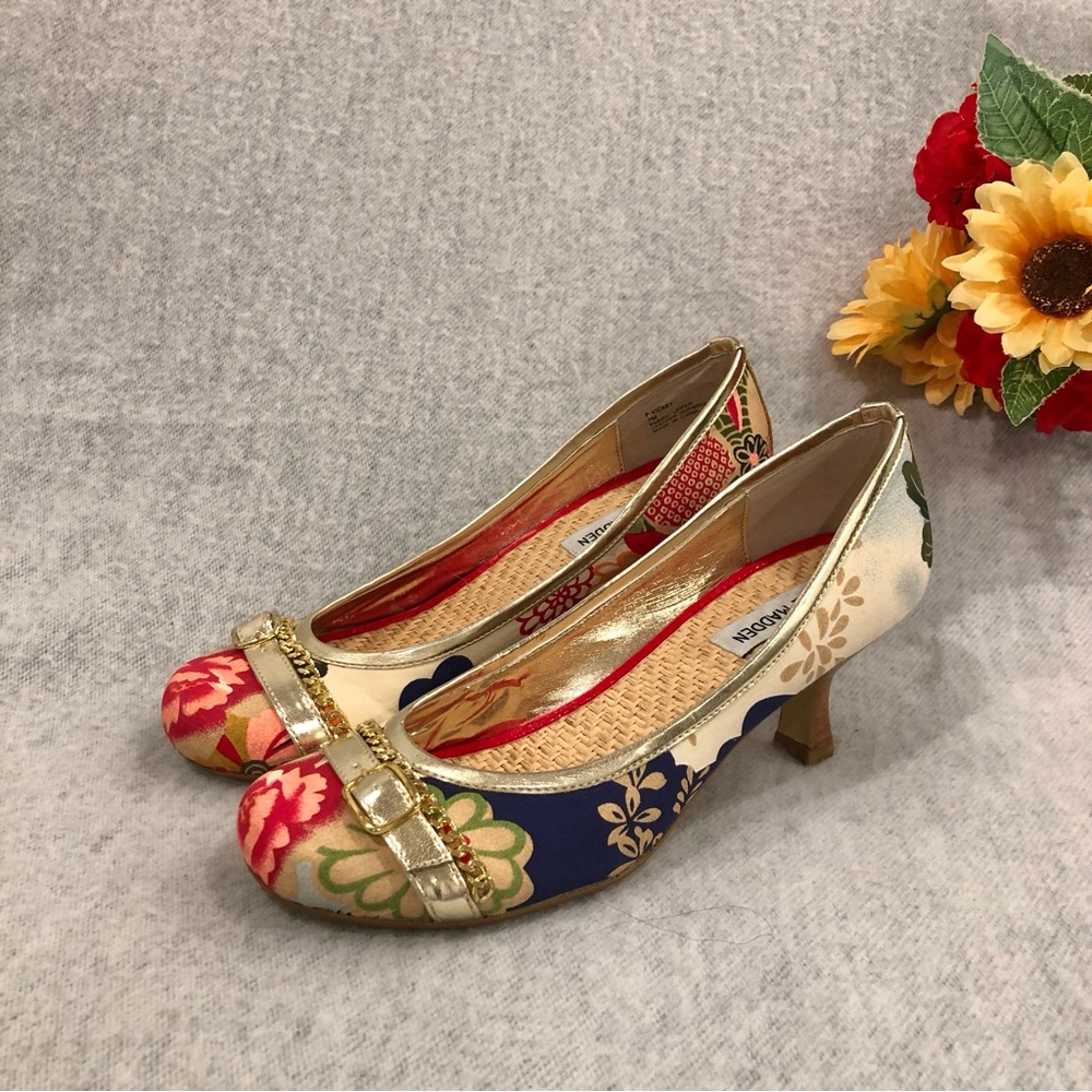 NWT - Unique Floral Multicolor Heels